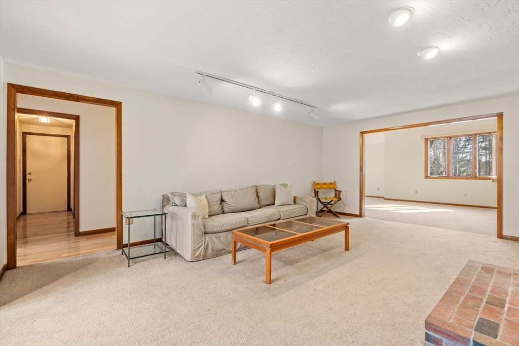 23 Larason Farm Road, Unit 23 Sharon, MA 02067 - Photo 8 of 29 Gallery Image 8