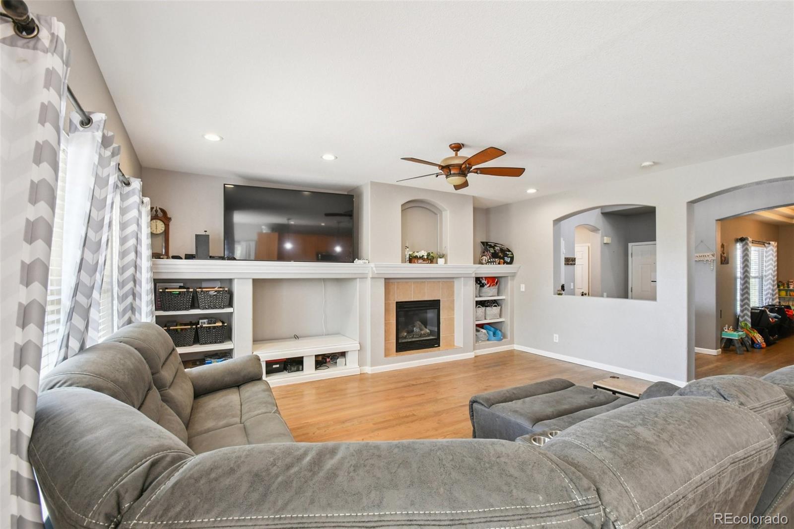 4144 South Liverpool Way Aurora, CO 80013 - Photo 7 of 21