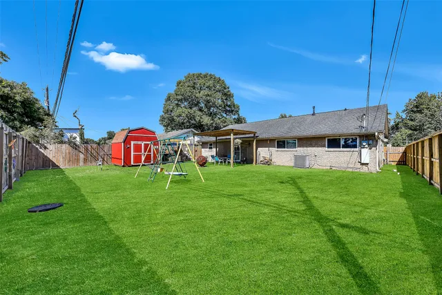 a view of a house with a backyard