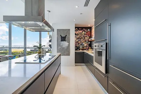 $2,300,000 | 1100 Biscayne Boulevard, Unit 1501, Miami, FL 33132
