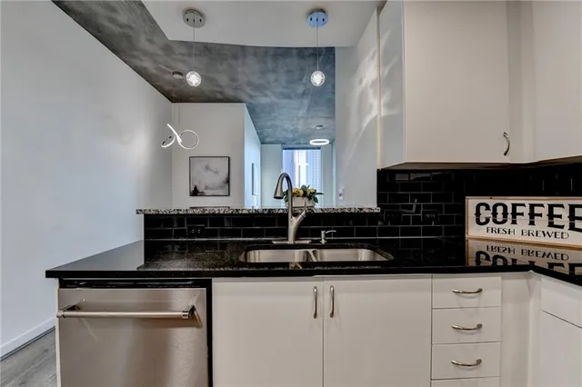 $299,900 | 860 Peachtree Street Northeast, Unit 2209, Atlanta, GA 30308