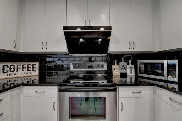 $299,900 | 860 Peachtree Street Northeast, Unit 2209, Atlanta, GA 30308