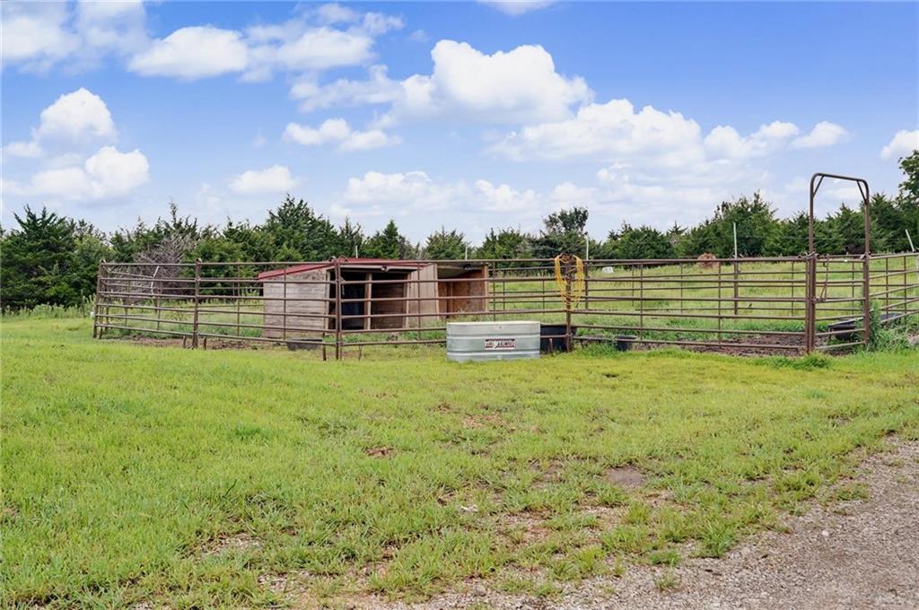 2216 Eisenhower Road Ottawa, KS 66067 - Photo 32 of 54