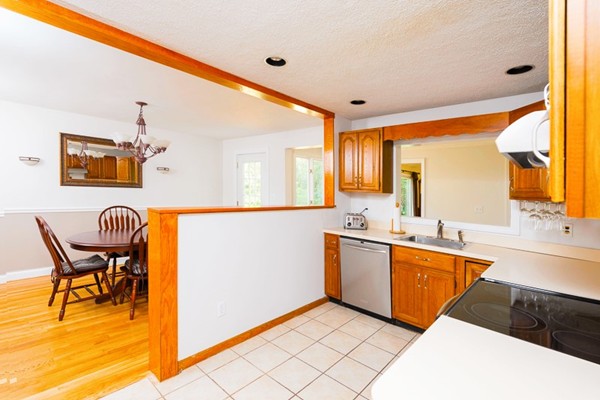 12 Reeds Lane Holbrook, MA 02343 - Photo 9 of 24 Gallery Image 9