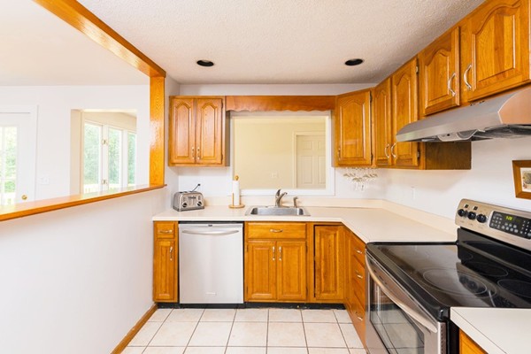 12 Reeds Lane Holbrook, MA 02343 - Photo 10 of 24 Gallery Image 10