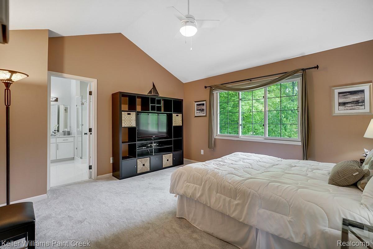 2641 Long Meadow Lane Rochester, MI 48307 - Photo 23 of 38 Spacious Master Bedroom with vaulted ceiling, a large walk in closet and brand new carpeting.