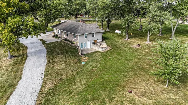 $370,000 | 31421 West 161st Street, Excelsior Springs, MO 64024