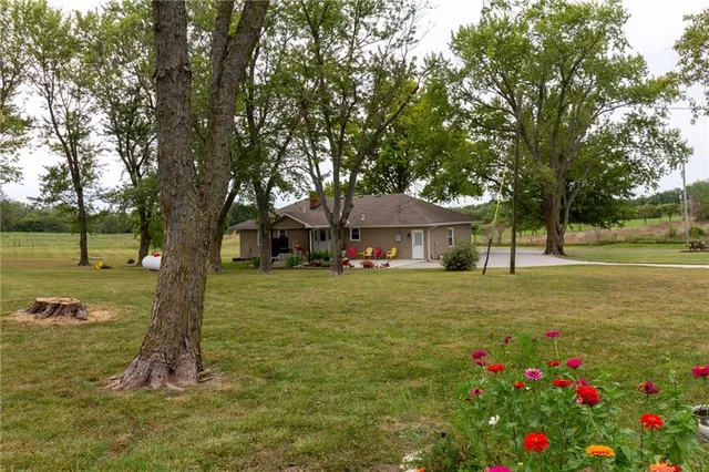 $370,000 | 31421 West 161st Street, Excelsior Springs, MO 64024