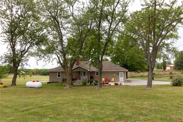 $370,000 | 31421 West 161st Street, Excelsior Springs, MO 64024
