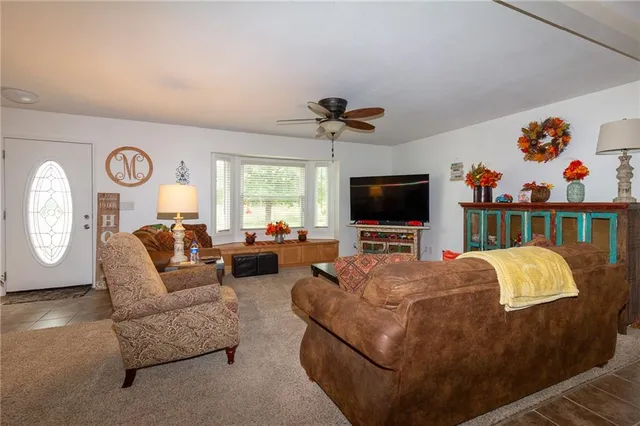 $370,000 | 31421 West 161st Street, Excelsior Springs, MO 64024