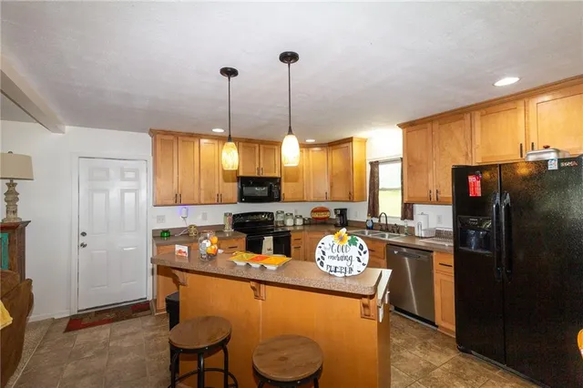 $370,000 | 31421 West 161st Street, Excelsior Springs, MO 64024