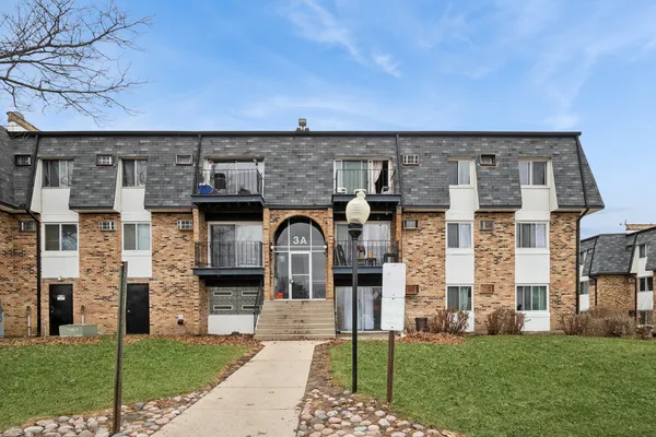 $155,000 | 3 East Dundee Quarter Drive, Unit 307, Palatine, IL 60074