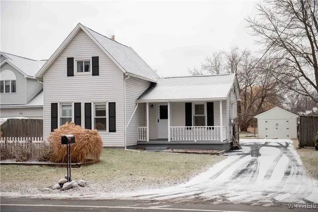 $249,900 | 5300 Lake Avenue, Orchard Park, NY 14127