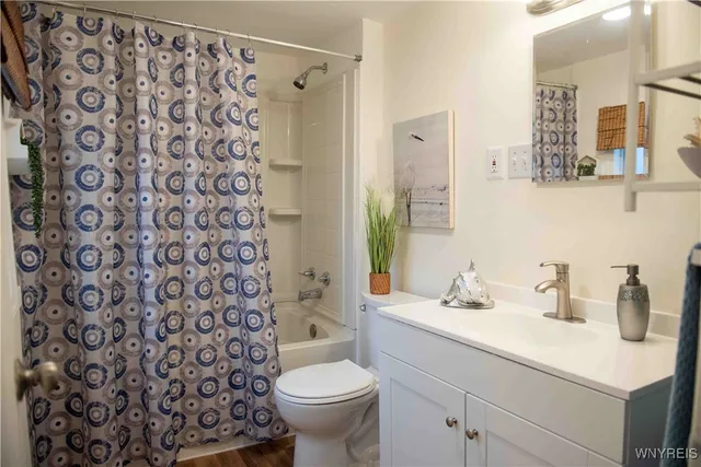 $249,900 | 5300 Lake Avenue, Orchard Park, NY 14127