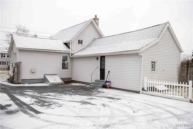 $249,900 | 5300 Lake Avenue, Orchard Park, NY 14127