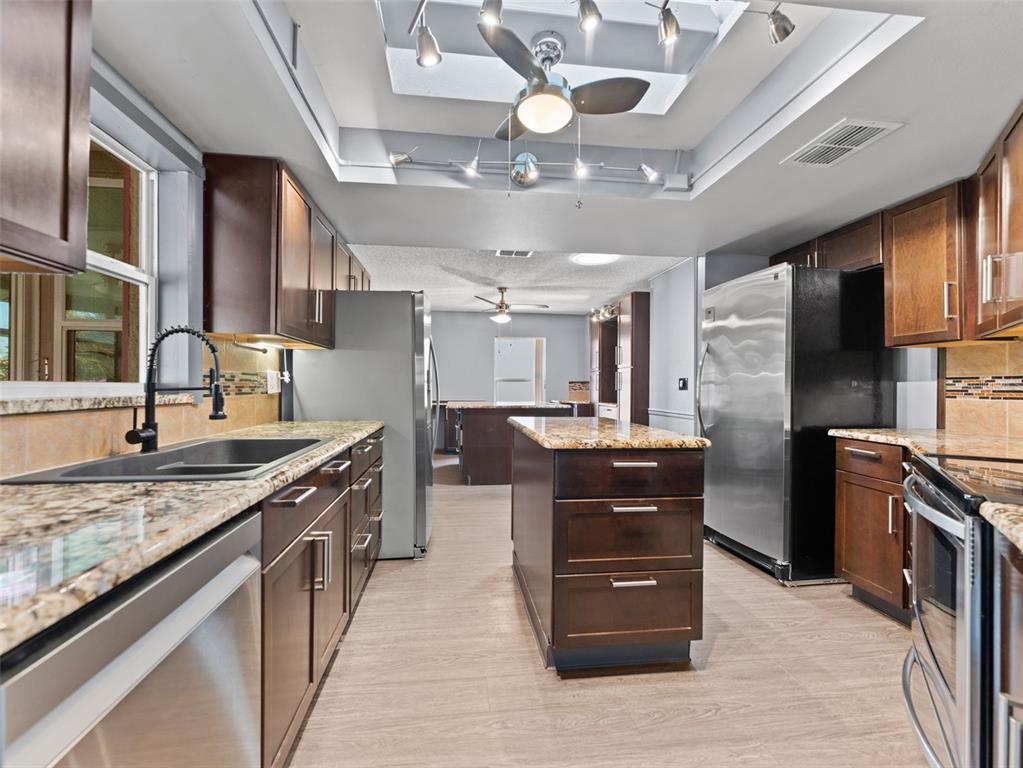 7118 Lexington Circle Brooksville, FL 34602 - Photo 11 of 45