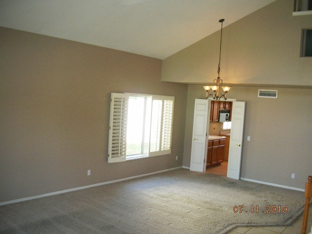 3513 East Clark Road Phoenix, AZ 85050 - Photo 17 of 27 living room