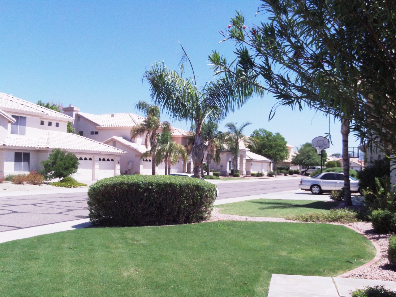 3513 East Clark Road Phoenix, AZ 85050 - Photo 23 of 27 neighborhood right side