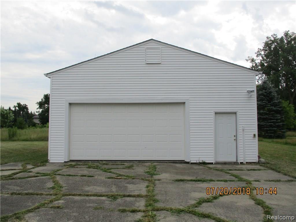 6433 Fenton Road Flint, MI 48507 - Photo 6 of 15 IMG_0255.JPG