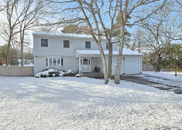 $685,000 | 14 Avenue C, Holbrook, NY 11741