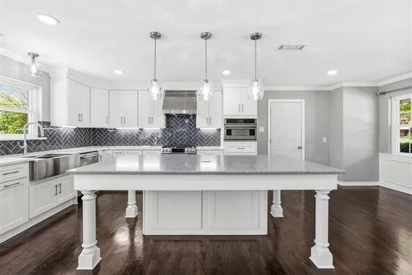 $565,000 | 1636 West Red Bird Lane, Dallas, TX 75232