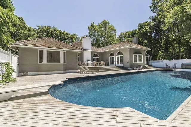 $54,000 | 15 Wagon Lane, East Hampton, NY 11937