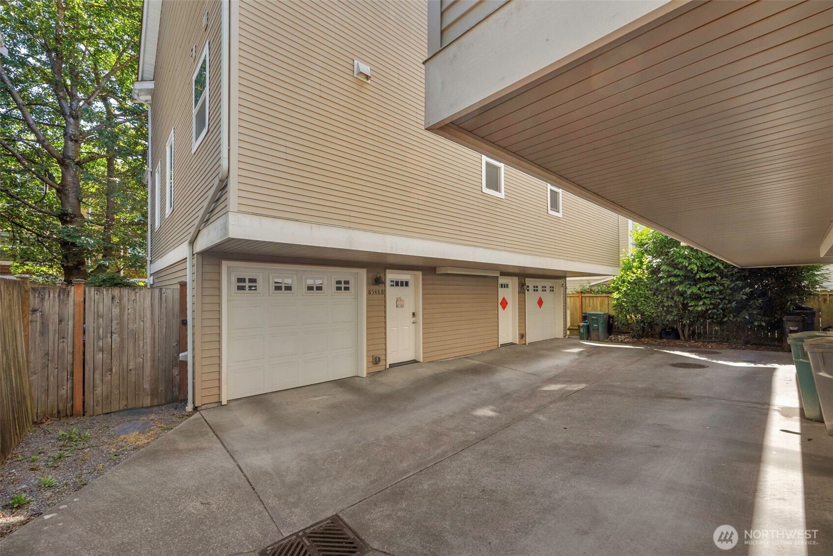 8548 Midvale Avenue North, Unit B Seattle, WA 98103 - Photo 28 of 40