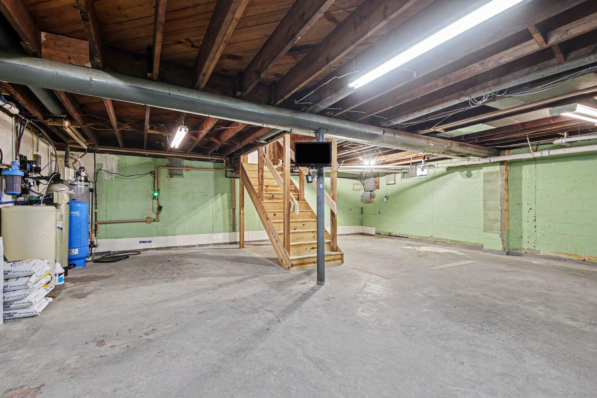 6406 South Ravenna Road Ravenna, MI 49451 - Photo 21 of 60 021_file_5747