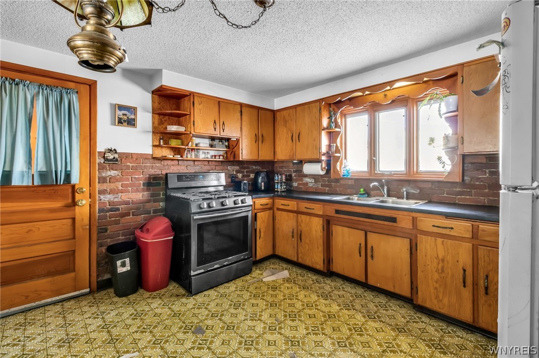 58 Boardman Road West Seneca, NY 14218 - Photo 5 of 29