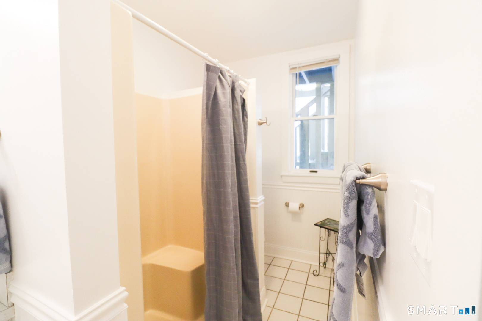 51 Franklin Street New London, CT 06320 - Photo 8 of 12 a bathroom with a shower