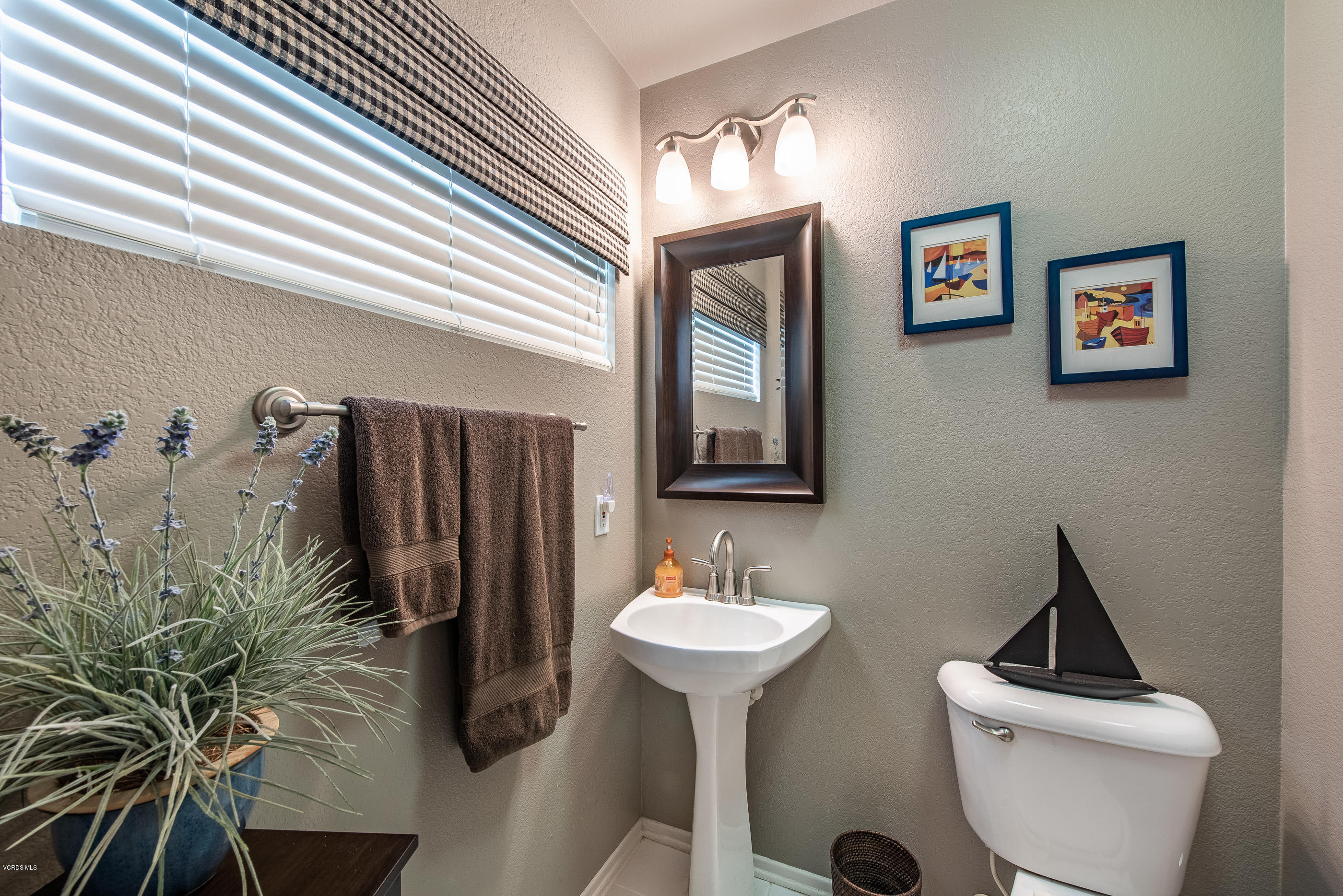 2050 Avila Place Oxnard, CA 93036 - Photo 16 of 31 a bathroom with a toilet a sink and mirror