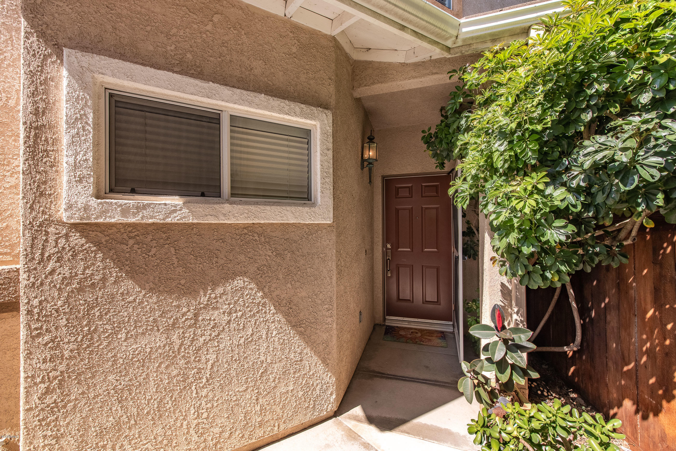 2050 Avila Place Oxnard, CA 93036 - Photo 5 of 31 a front view of a house with a yard
