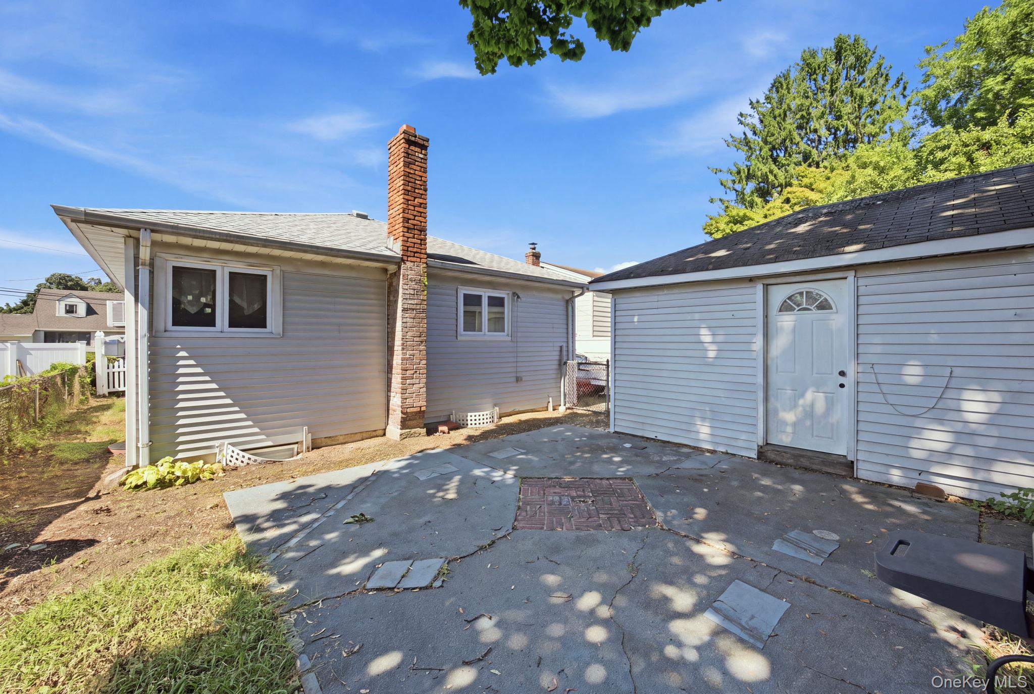 983 Cayuga Road West Hempstead, NY 11552 - Photo 15 of 18 Gallery Image 15