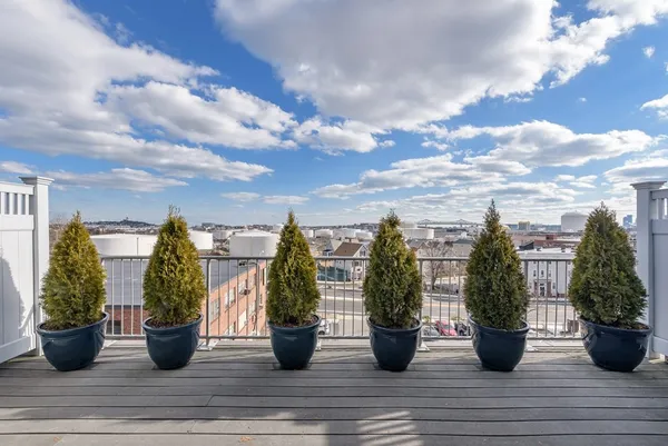 $3,800 | 210 Broadway, Unit 404, Everett, MA 02149