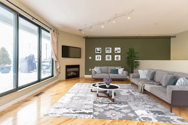 $3,800 | 210 Broadway, Unit 404, Everett, MA 02149