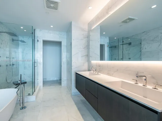 $4,650,000 | 6901 Collins Avenue, Unit 701, Miami Beach, FL 33141