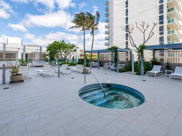 $4,650,000 | 6901 Collins Avenue, Unit 701, Miami Beach, FL 33141