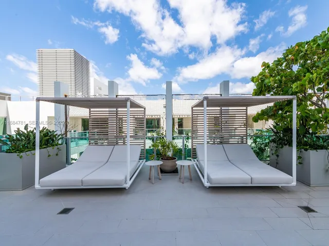 $4,650,000 | 6901 Collins Avenue, Unit 701, Miami Beach, FL 33141