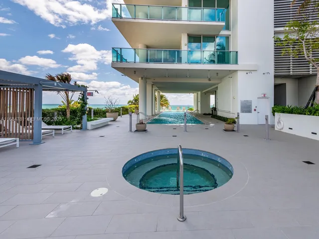 $4,650,000 | 6901 Collins Avenue, Unit 701, Miami Beach, FL 33141