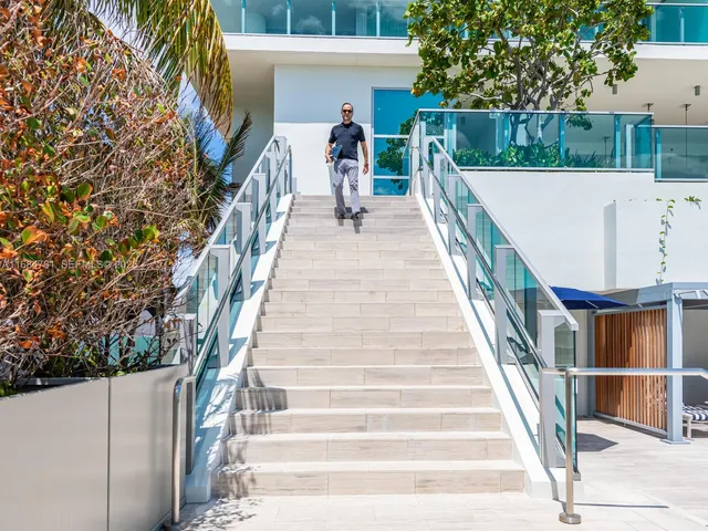 $4,650,000 | 6901 Collins Avenue, Unit 701, Miami Beach, FL 33141