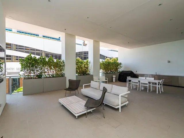 $4,650,000 | 6901 Collins Avenue, Unit 701, Miami Beach, FL 33141