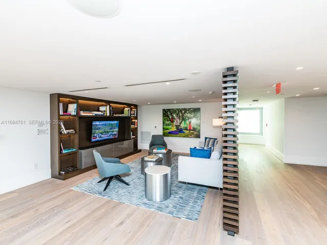 $4,650,000 | 6901 Collins Avenue, Unit 701, Miami Beach, FL 33141