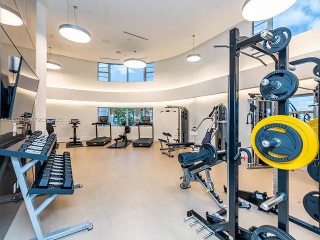 $4,650,000 | 6901 Collins Avenue, Unit 701, Miami Beach, FL 33141