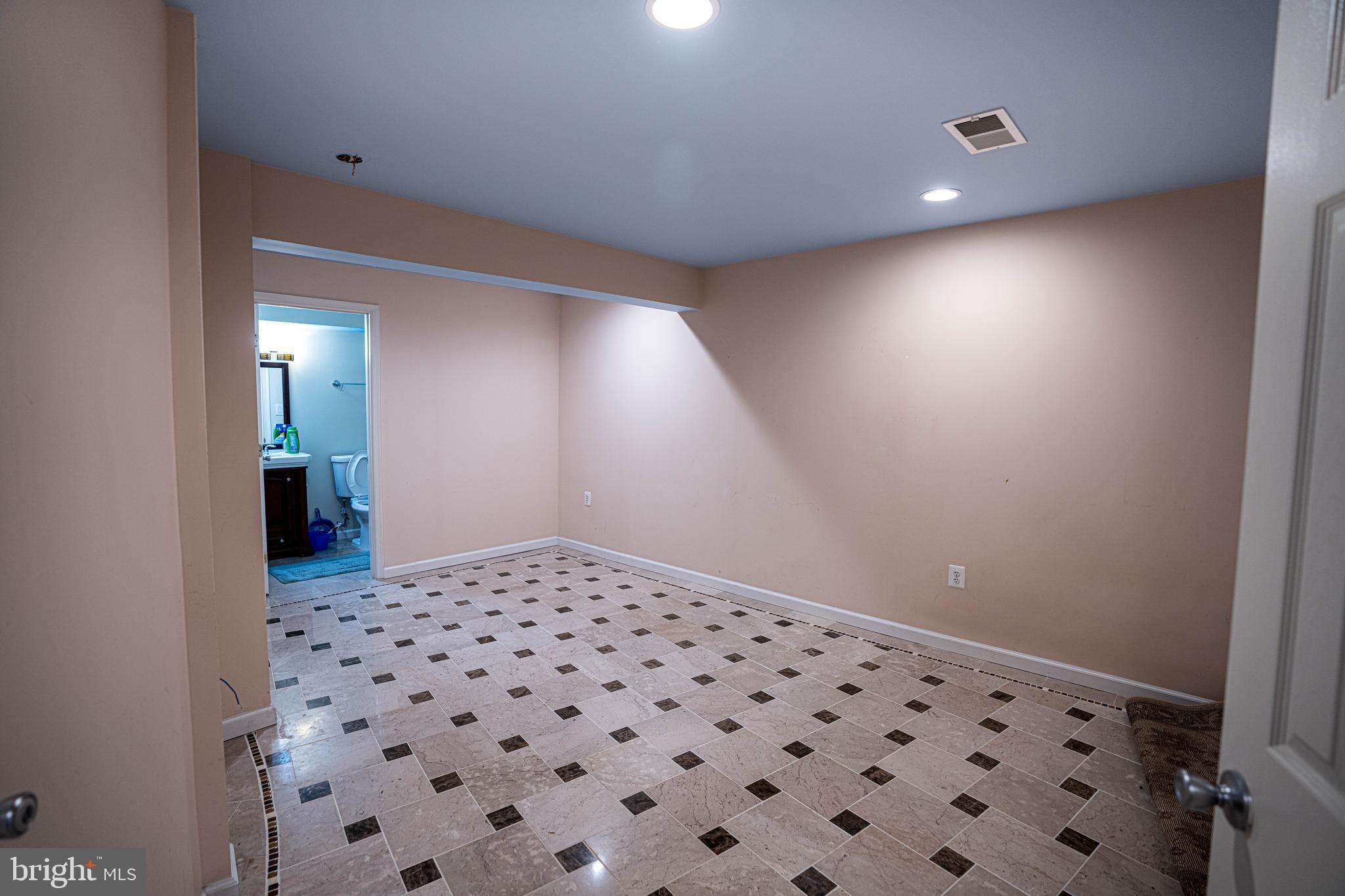 9571 Linnett Hill Drive Lorton, VA 22079 - Photo 24 of 27 a view of a hallway