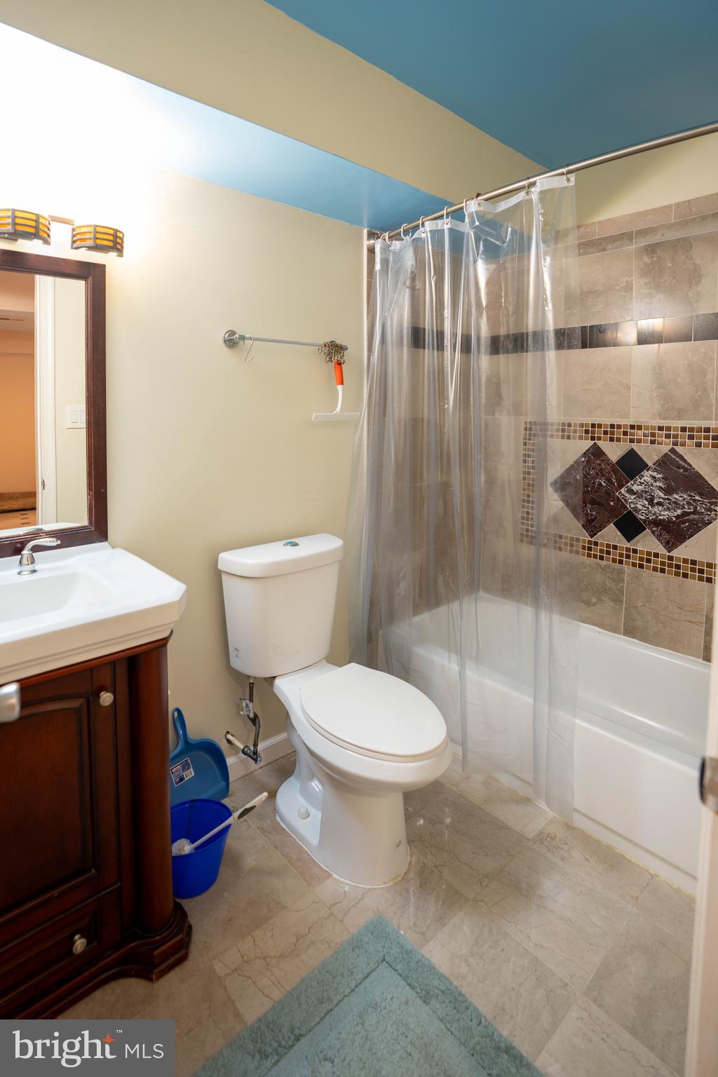 9571 Linnett Hill Drive Lorton, VA 22079 - Photo 25 of 27 a bathroom with a sink a toilet and shower