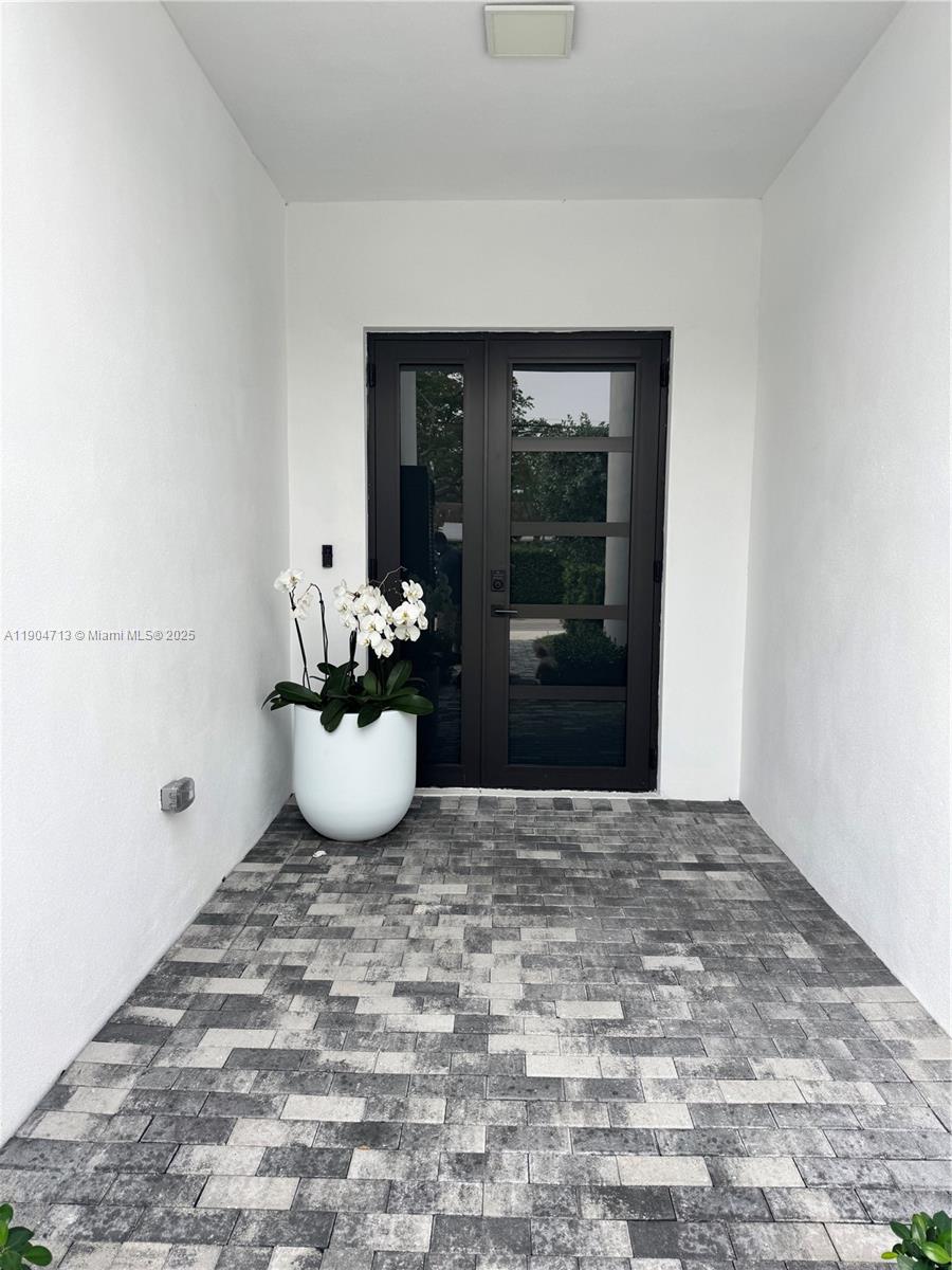 6824 Southwest 80th Street Miami, FL 33143 - Photo 3 of 29