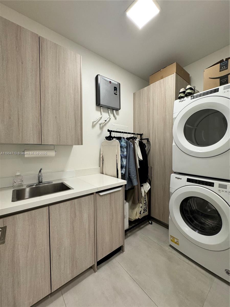6824 Southwest 80th Street Miami, FL 33143 - Photo 5 of 29 a utility room with sink dryer and washer