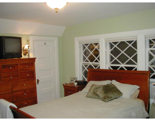 18 Devens Road, Unit 2 Swampscott, MA 01907 - Photo 5 of 5 Gallery Image 5