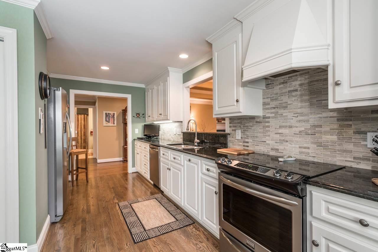 207 Woods Road Greer, SC 29650 - Photo 8 of 24 Gallery Image 8