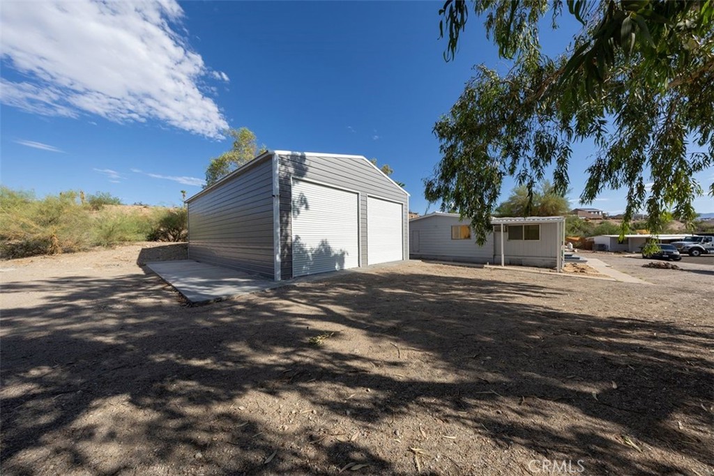 148628 Marl Road Needles, CA 92363 - Photo 32 of 51 Garage